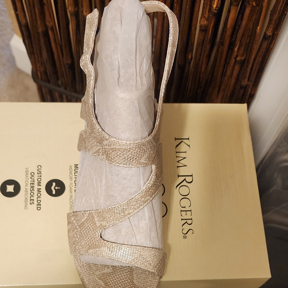 Gold/tan 1in heel Sandal